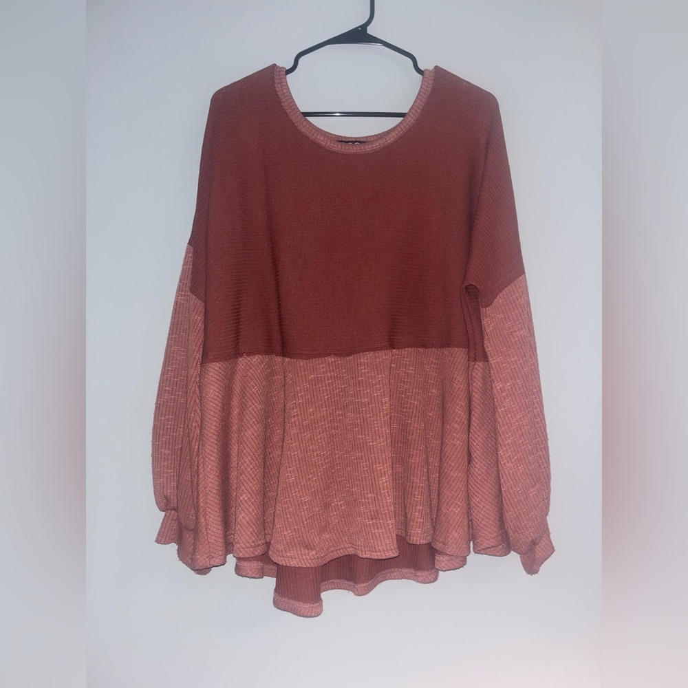 GigiO Two-Tone Knit Top Size Large